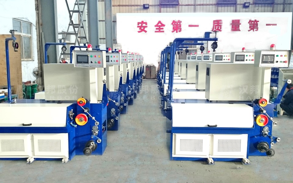 Wet wire drawing machine